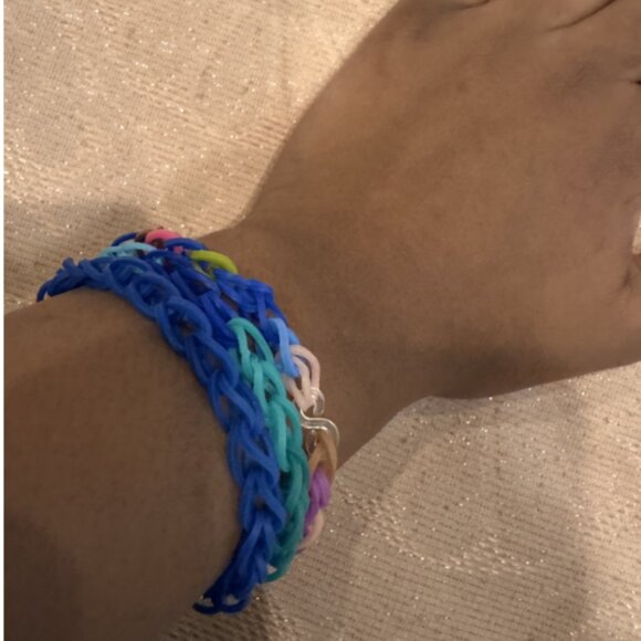 Loom bracelets - Picture 1 of 1